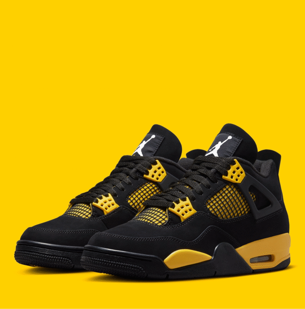 Air Jordan 4 Retro “Thunder”