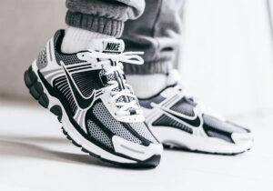NIKE  Initiator